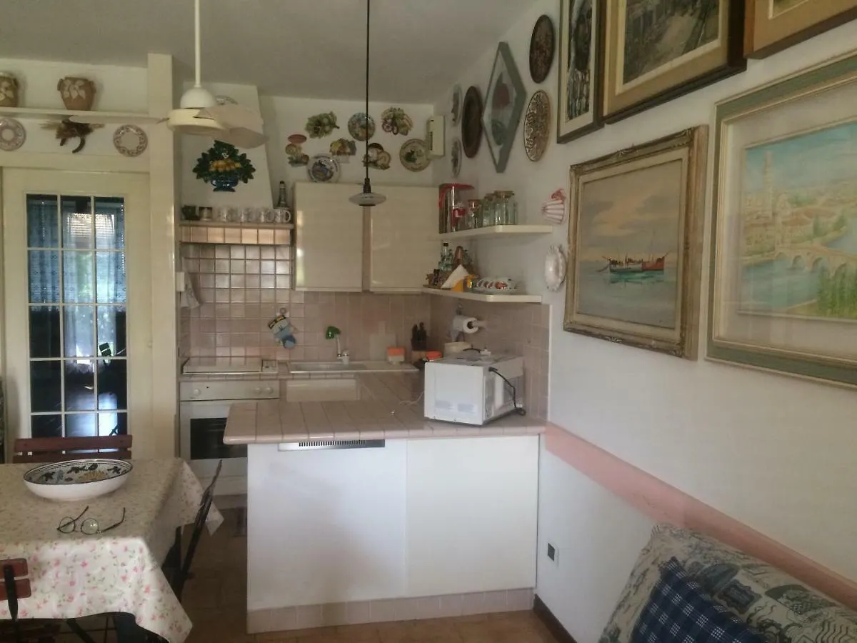 Apartment Appartamento Dei Salici Lazise Italy