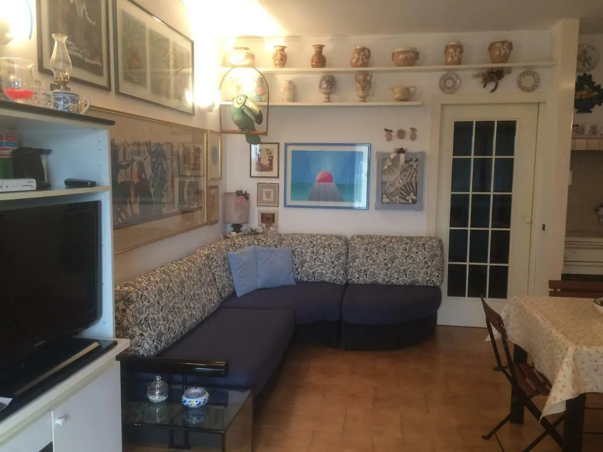 Apartment Appartamento Dei Salici Lazise Italy