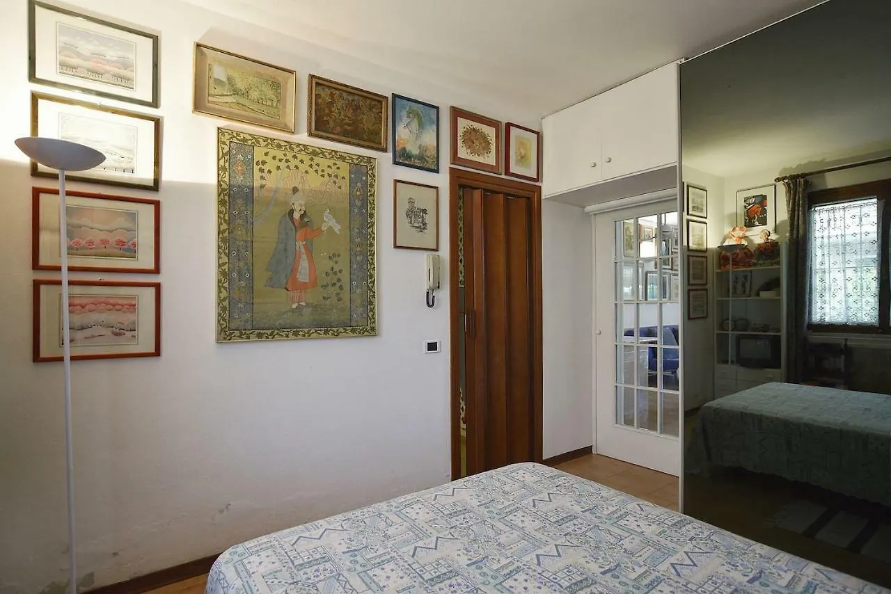 Apartment Appartamento Dei Salici Lazise Italy